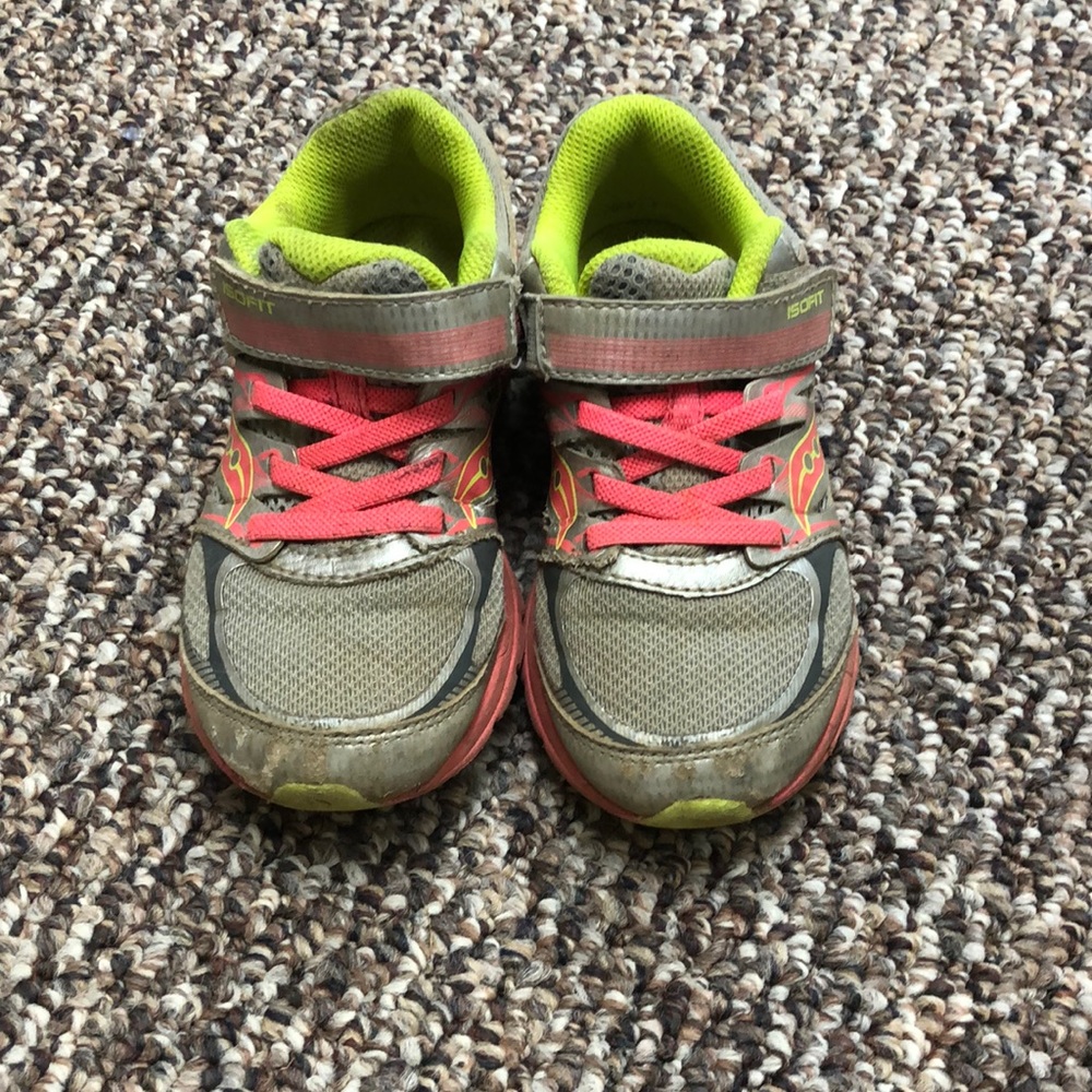Saucony 12w girls shoes